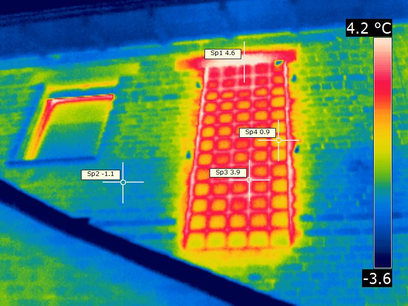 hohe Wärmeverluste durch Glasbausteine im leicht beheizten Treppenhaus hohe Wärmeverluste durch Glasbausteine im leicht beheizten Treppenhaus