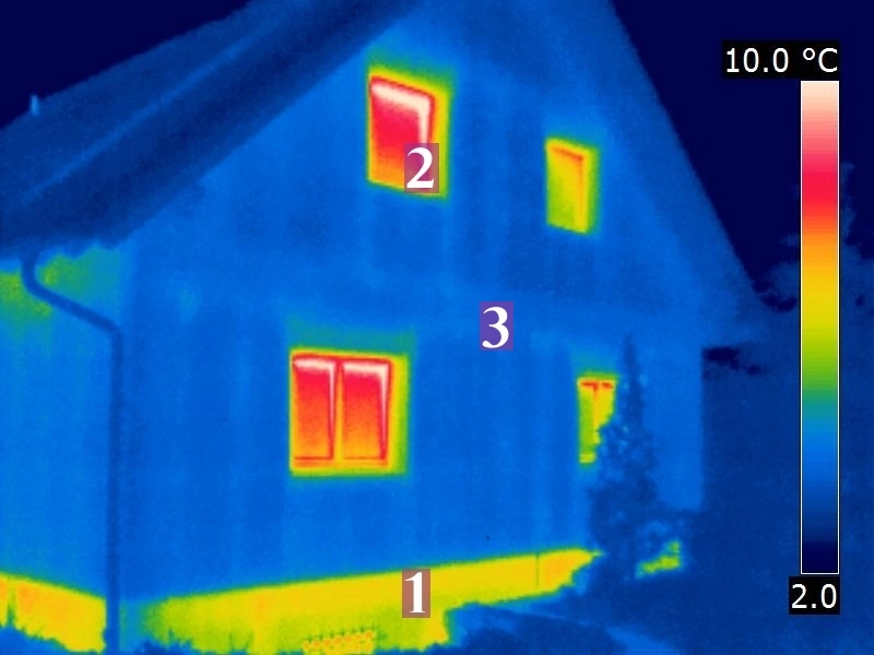Gut gedämmtes Fertigteilhaus mit schwacher Dämmung der Kellerwand 1