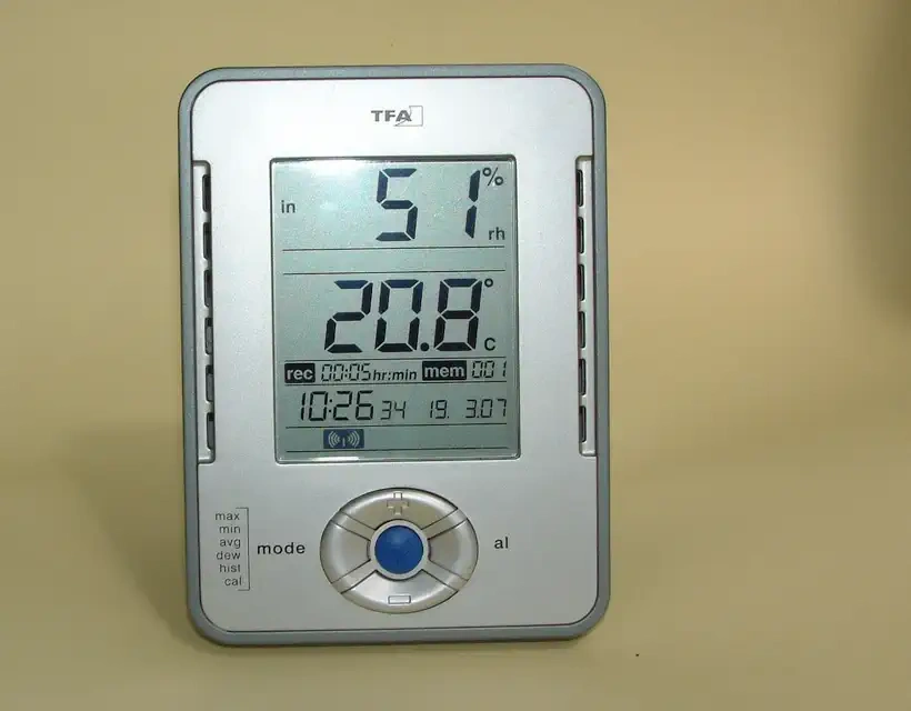 Hygrometer mit einstellbarem Alarm beim Erreichen einer bestimmten Luftfeuchtigkeit