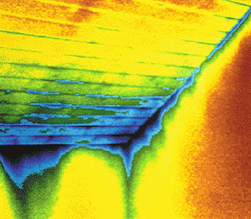 Thermogramm Kaltlufteinströmung über Luftundichtheiten im ausgebauten Dachgeschoss