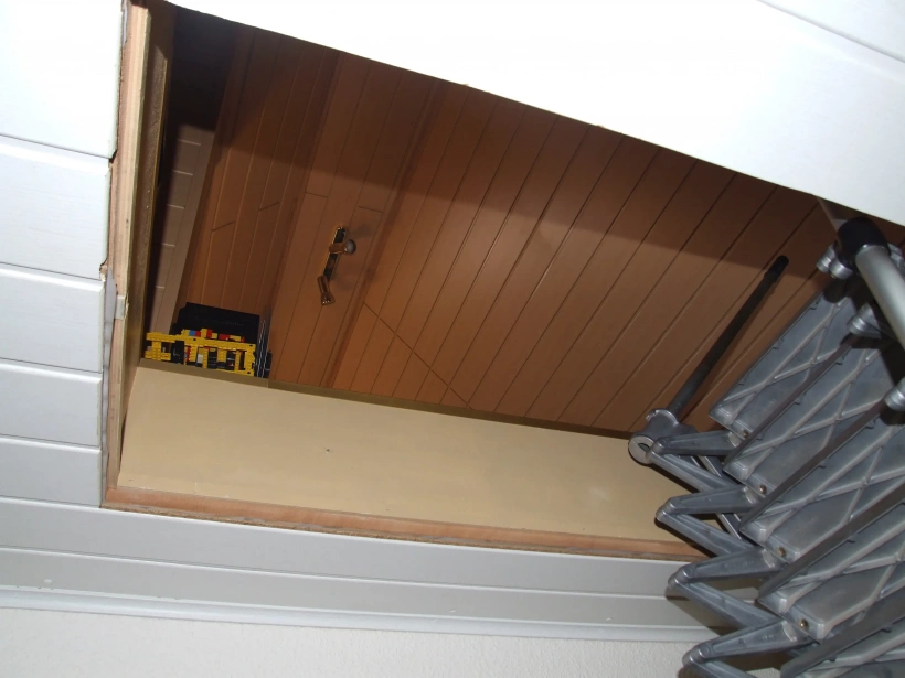 Luftundichtheiten am Übergang Rahmen zur Decke Luftundichtheiten am Übergang Rahmen zur Decke