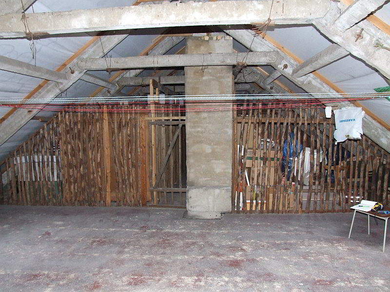 Bei einem unbeheizten Dachgeschoss liegt die Luftdichtheitsgrenze unter der obersten Geschossdecke Bei einem unbeheizten Dachgeschoss liegt die Luftdichtheitsgrenze unter der obersten Geschossdecke