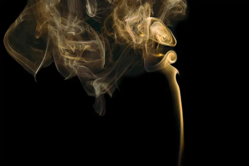Feinstaubentwicklung durch eine brennende Kerze, Quelle: smoke, pixabay