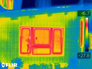 Rahmenmaterial mit geringer Wärmedämmung (Spiegelung Thermografen)