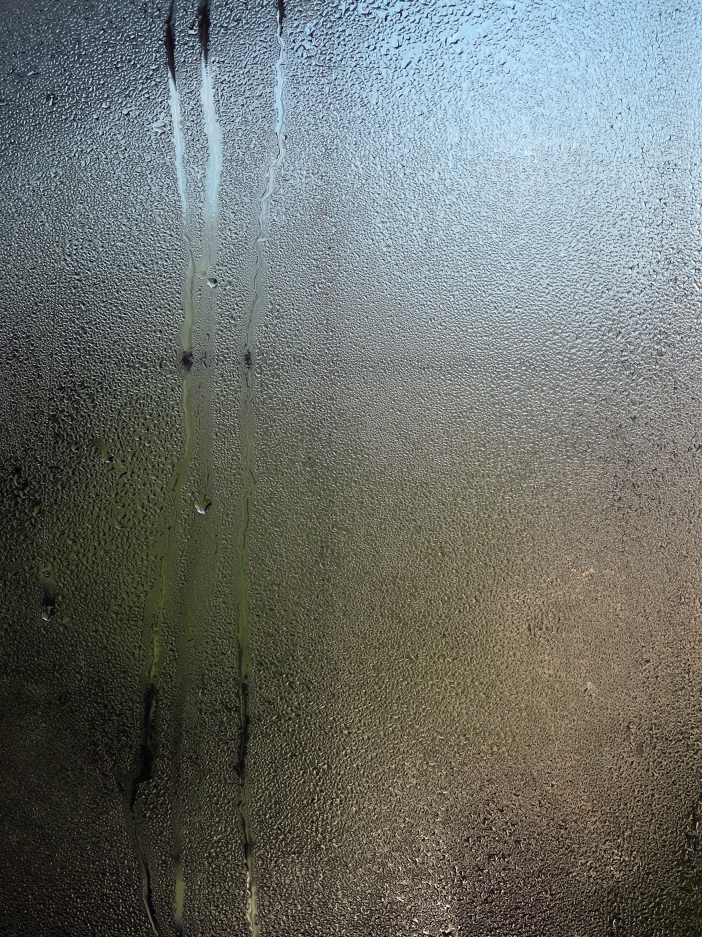 Tauwasser auf einem Spiegel (Bild von Wolfgang Eckert auf Pixabay.com)